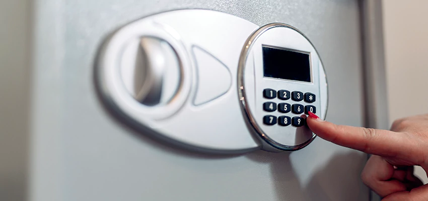 Jewelry Safe Cracking in Woodcrest, California