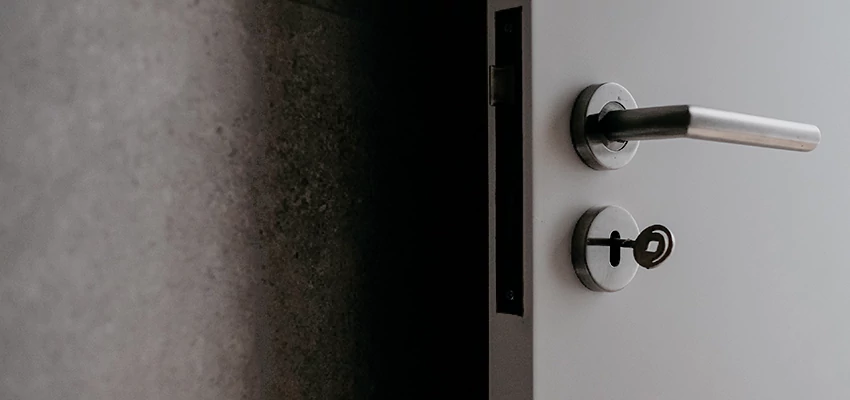 Front Door Handle Repair And Installation in Woodcrest, CA